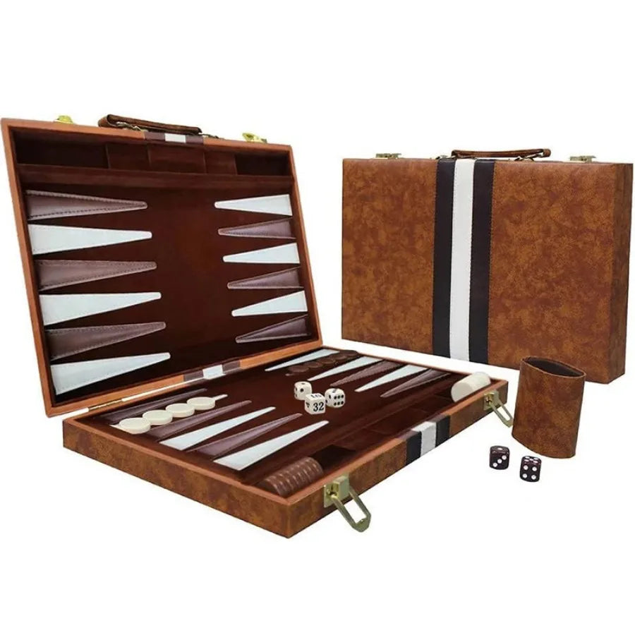 Backgammon en mallette simili-cuir cognac de 38 cm, ouvert et fermé