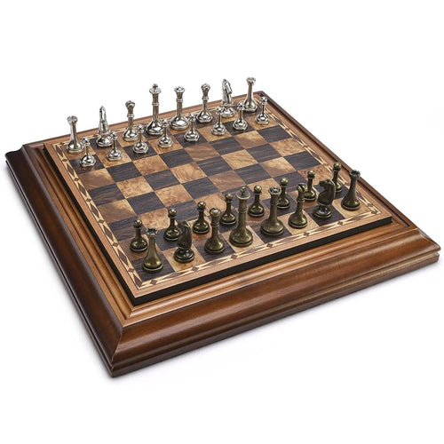 Échiquier de salon en bois mouluré 36 cm, pièces en métal en place