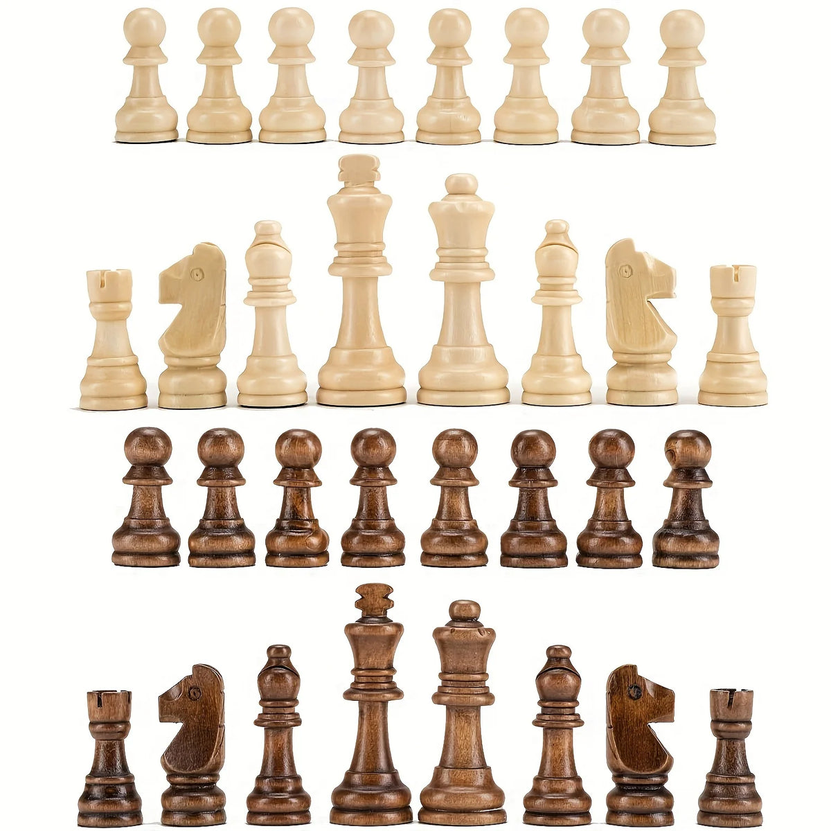 Les 32 pièces d'échecs Staunton alignées par camp : rois, dames, fous, cavaliers, tours et pions
