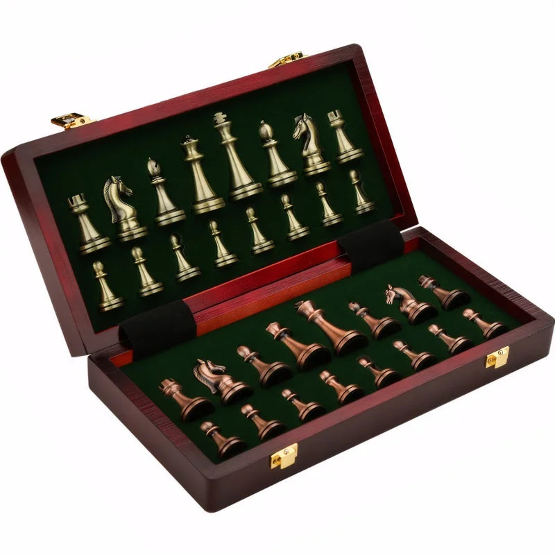 Jeu d'échecs en métal bronze et cuivre dans son coffret de 30 cm doublé de vert
