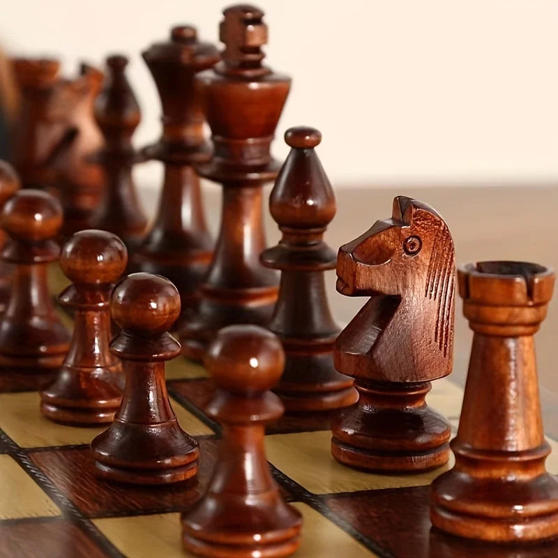 Pièces Staunton en bois du grand jeu 44 cm, roi de 7,8 cm en gros plan